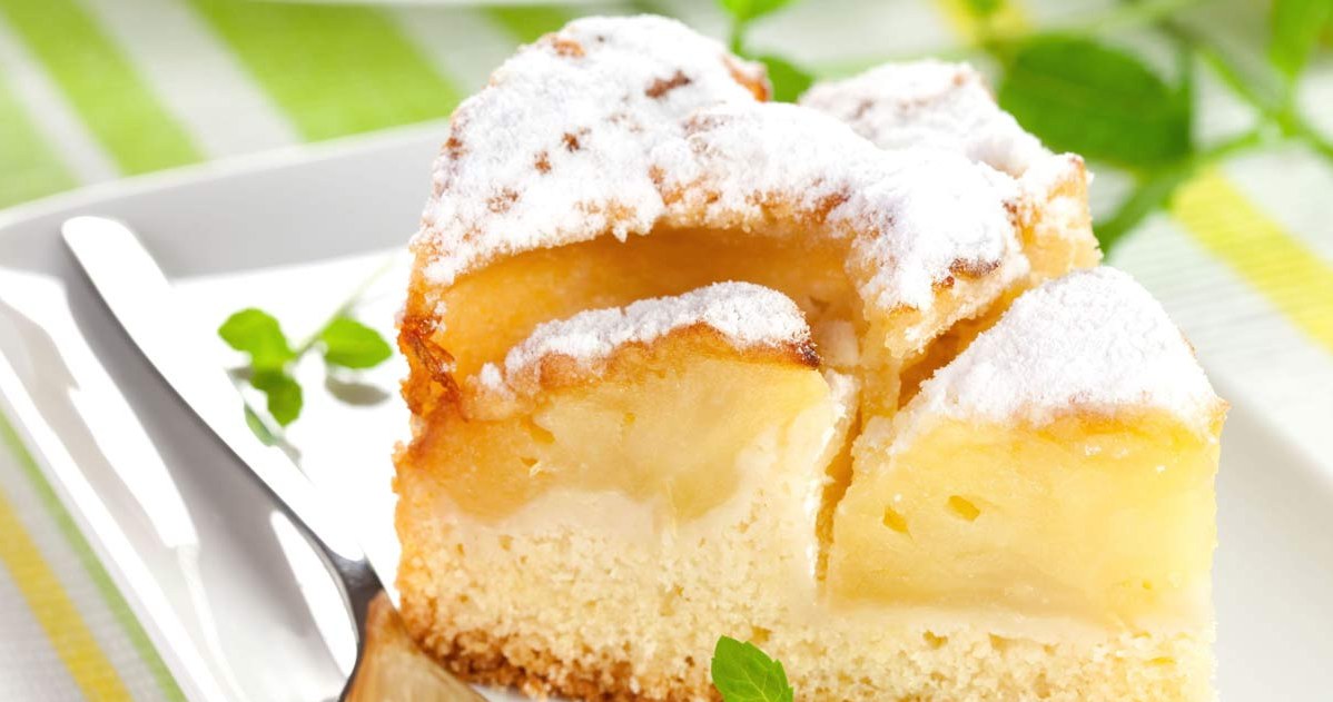Ciasto na oleju z jabłkami /123RF/PICSEL