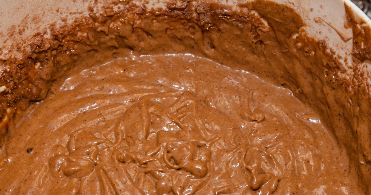 Ciasto na piernik dobrze jest wykonać wcześniej - nawet 4-6 tygodni przed świętami. /melastmohican /123RF/PICSEL