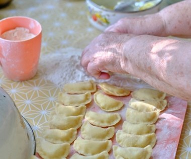 Ciasto na pierogi siostry Anastazji. Wyjdzie miękkie, nie rozpadnie się podczas gotowania