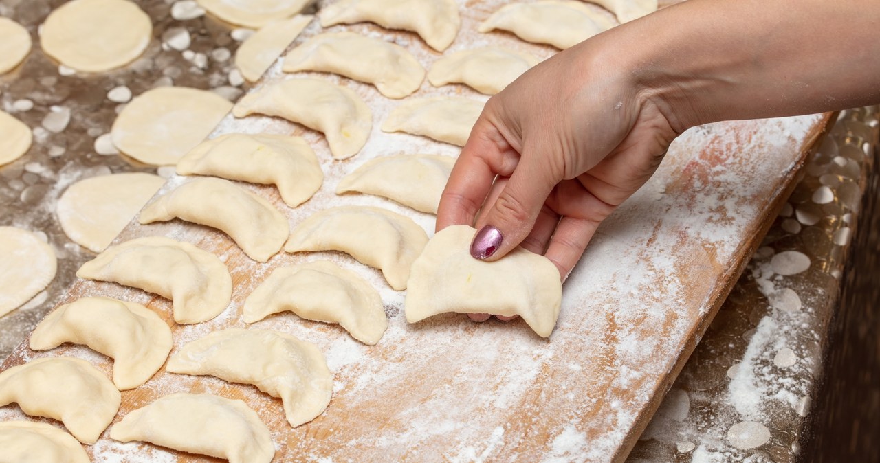 Ciasto na pierogi z przepisu Magdy Gessler jest proste i lekkie /schan /123RF/PICSEL