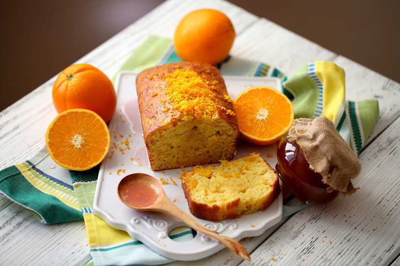 Ciasto pomarańczowe to idealny wypiek na powitanie wiosny /123RF/PICSEL