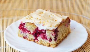 Ciasto Pychotka Niedzielna na weekendy i święta. Lekka pianka i kwaskowate owoce