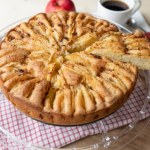Ciasto z jabłkami i cynamonem. Idealne do popołudniowej kawy