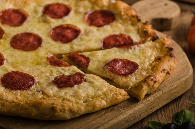 Ciasto z salami /123RF/PICSEL