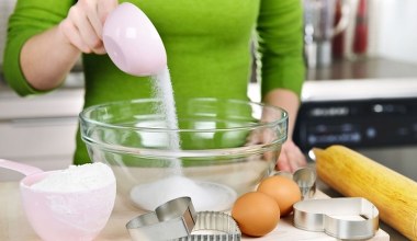Ciasto źle się wyrabia? Popełniasz błąd jeszcze przed włączeniem miksera