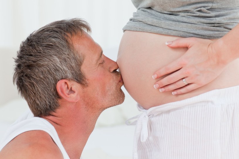 Ciąża i macierzyństwo to wyzwanie dla kobiety. Dojrzały wiek może być tu atutem /123RF/PICSEL