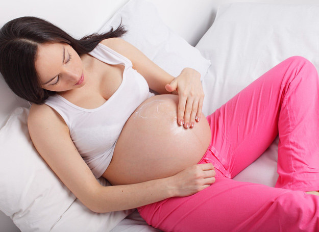 Ciąża to wyjątkowy stan, podczas których ciało kobiety ulega przemianom. /123RF/PICSEL