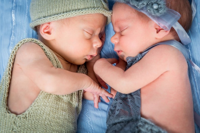 Ciąże bliźniacze zawsze są ciążami podwyższonego ryzyka. Jednak szczególnej uwagi wymagają ciąże jednokosmówkowe /123RF/PICSEL