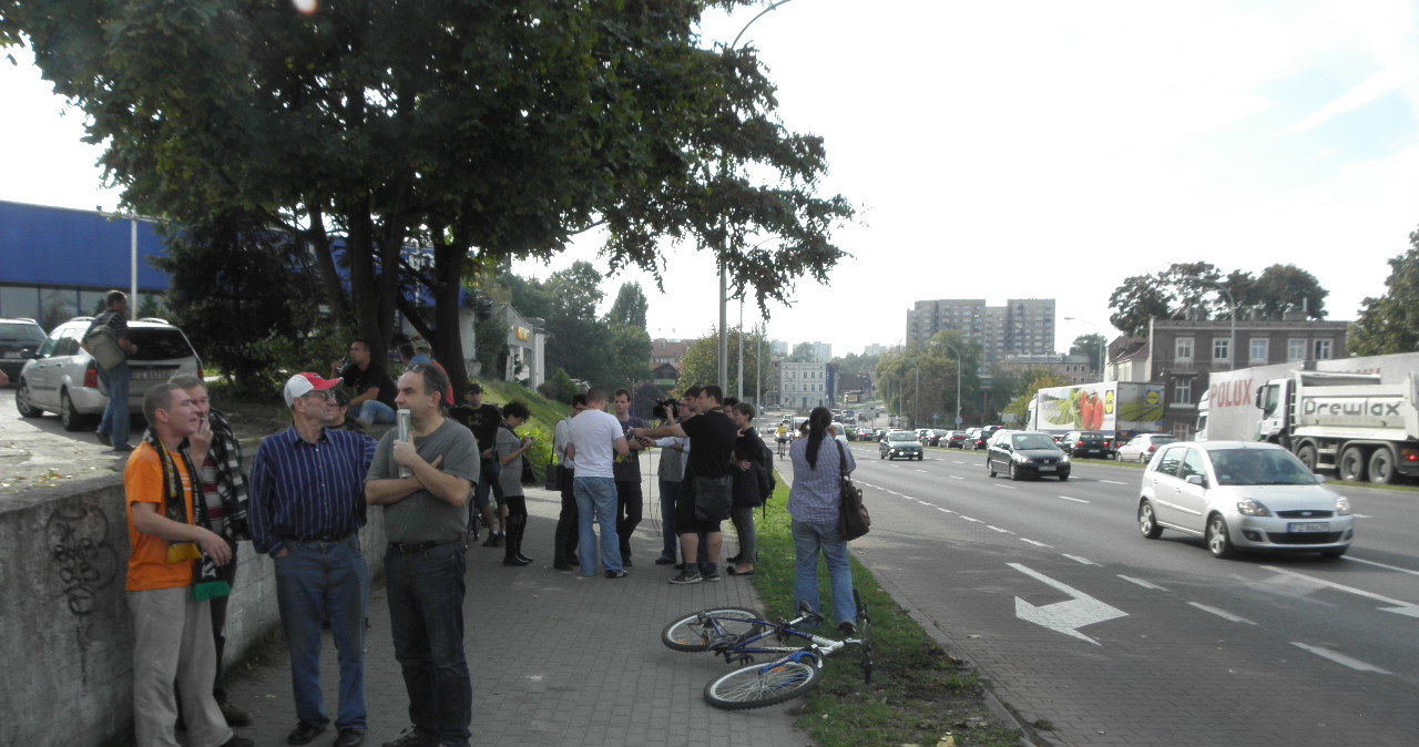 Cicha manifestacja w Zielonej Górze po śmierci kibica