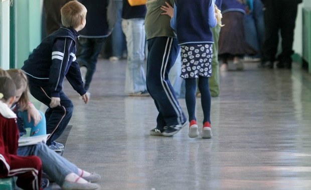 "Ciche dzwonki" w poznańskich szkołach. Placówki mogą starać się o dopłaty