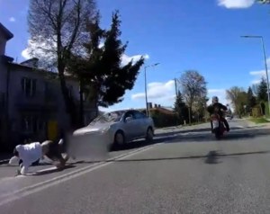 Ciechanów: 28-latek potrącił dwoje pieszych na pasach
