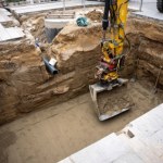 Ciechanów stawia na zieleń. Ruszył montaż zbiornika retencyjnego przed ratuszem