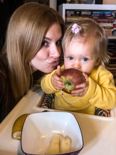 Ciekawa Mama: Dieta dla rocznego dziecka. Co powinna zawierać? [FILM]