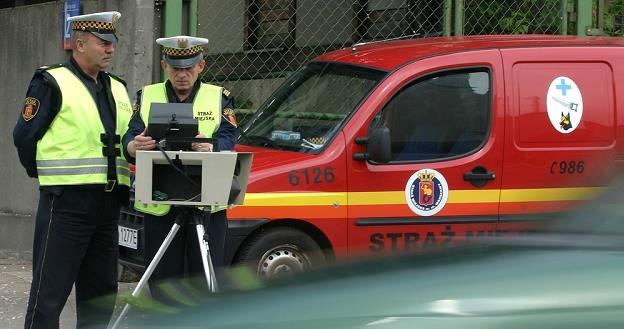 Ciekawe czy w Warszawie też strażnicy pędzą 140 km/h przed fotoradarem / Fot: Stefan Maszewski /Reporter