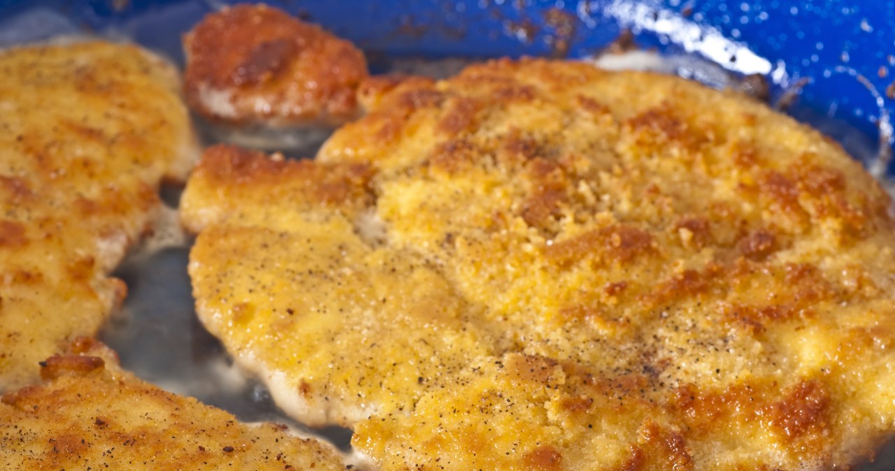 Ciekawym dodatkiem do panierki do kotletów są sproszkowane, suszone grzyby /huandi /123RF/PICSEL