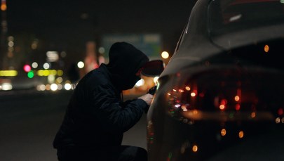 Cięli auta na części i sprzedawali. 24-latek i 45-latek zatrzymani