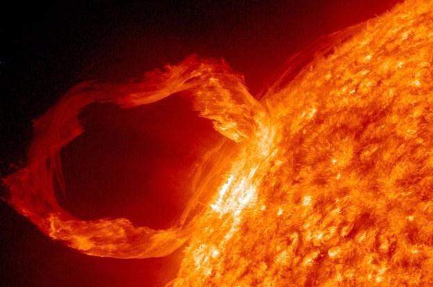 Ciemna materia może mieć wpływ nawet na aktywność Słońca oraz jego strukturę. /AFP