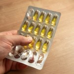 Ciemna strona "witaminy słońca". Polacy łykają na potęgę, oto jak prawidłowo przyjmować