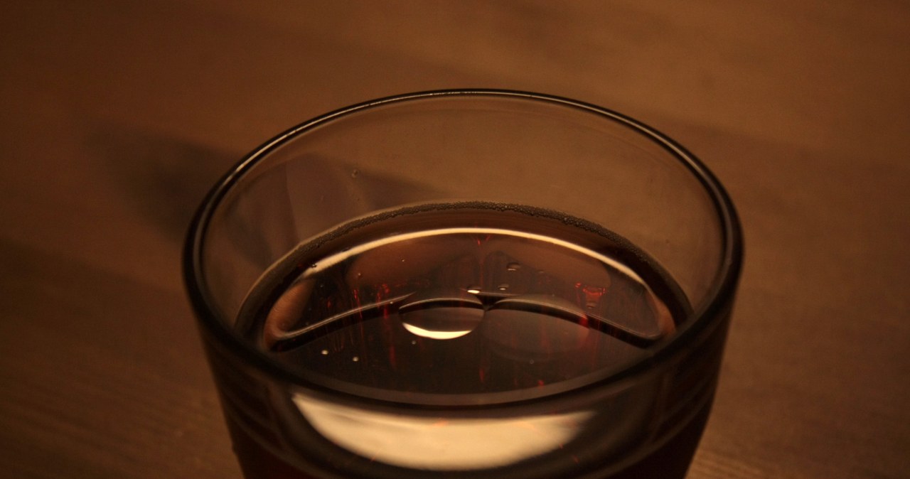 "Ciemna woda" jest bogata w antyoksydanty i ma korzystny wpływ na wątrobę /jojoo64 /123RF/PICSEL