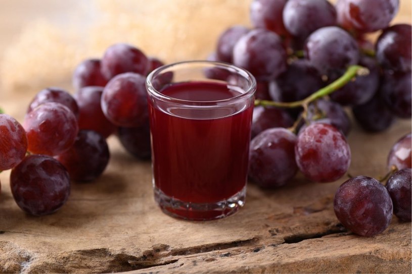 Ciemne winogrona są źródłem wielu witamin i cennych minerałów, wspierających pracę serca, tarczycy i układu odpornościowego /123RF/PICSEL