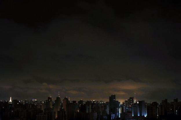 Ciemności nad Sao Paulo w Brazylii, Godzina dla Ziemi w 2009 roku /AFP