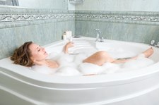 Ciepła kąpiel jest skuteczniejsza w walce z depresją niż ćwiczenia