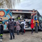 Ciepły posiłek na granicy z foodtrucka. "Tylko my teraz tam karmimy"