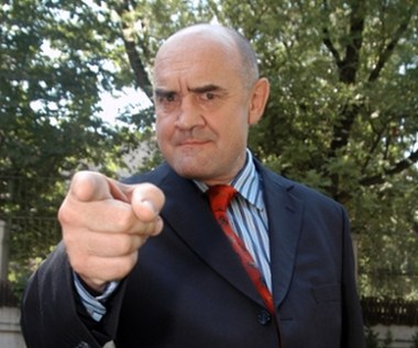 "Cieszę się, gdy pojawia się scenariusz serialu, filmu, sztuki teatralnej. Wtedy budzę się do sprawy. Dobry pomysł od razu uruchamia moją wyobraźnię, widzę efekt finalny i sens działania. W teatrze najbardziej podobał mi się ten moment ciężkiej pracy do przedstawienia, do premiery. Czyli tworzenie i powstawanie spektaklu. To fajny czas dla aktora. A potem to już tylko powtórka. A to mi się wiąże... niestety z etatem" - nie ukrywa Lamża, którego serialowa widownia może kojarzyć z roli w jednym z pierwszych polskich sitcomów "Camera Cafe".