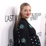 Ciężarna Amanda Seyfried dzielnie pozuje na ściance