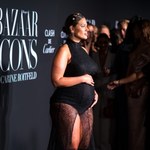 Ciężarna Ashley Graham podkreśliła brzuszek