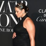 Ciężarna Ashley Graham podkreśliła brzuszek