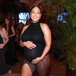 Ciężarna Ashley Graham podkreśliła brzuszek