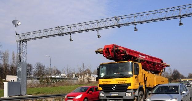 Ciężarówka czy osobowy? Zdjęcia robione są wszystkim / Fot: Włodzimierz Wasyluk /Reporter