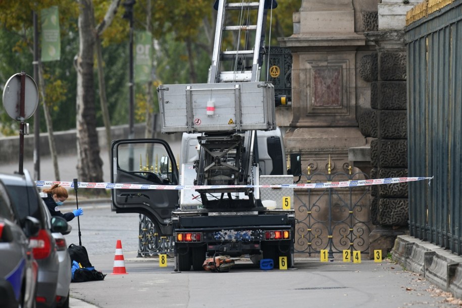 Ciężarówka, którą przestępcy wykorzystali podczas kradzieży /Poitout Florian/ABACA/Abaca/East News /East News