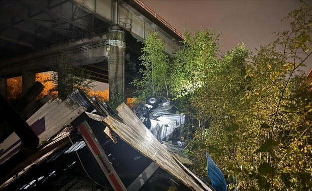 Ciężarówka runęła z wiaduktu i spadła 18 metrów niżej. Dramatyczny wypadek na autostradzie