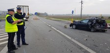 0009945U9UJ67J51-C307 Ciężarówka uderzyła w auto i dwie kobiety