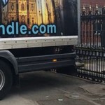 Ciężarówka uderzyła w bramę ambasady Rosji 