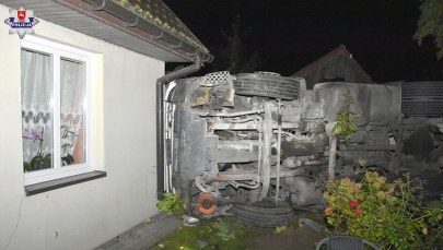 Ciężarówka uderzyła w dwa budynki. Kierowca pijany