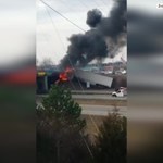 Ciężarówka uderzyła w wiadukt i stanęła w płomieniach. Autostrada była zamknięta przez wiele godzin