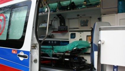 Ciężarówka wjechała na czerwonym świetle na przejście dla pieszych. Nie żyje 8-latka