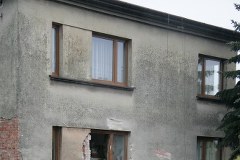 Ciężarówka wjechała w dom. Kierowca w szpitalu