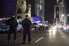 Ciężarówka wjechała w ludzi na kiermaszu w Berlinie - kilkunastu zabitych 