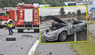 Ciężarówka z drewnem zmiażdżyła samochody. Nagranie mrozi krew w żyłach