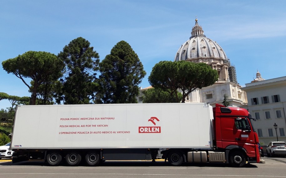 Ciężarówka z pomocą dla Watykanu /Ambasada RP przy Stolicy Apostolskiej /