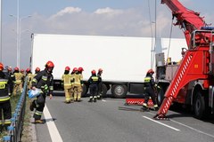 Ciężarówka zablokowała S2 koło Warszawy