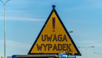 Ciężarówka zderzyła się z trzema autami w Warszawie. Są ranni 