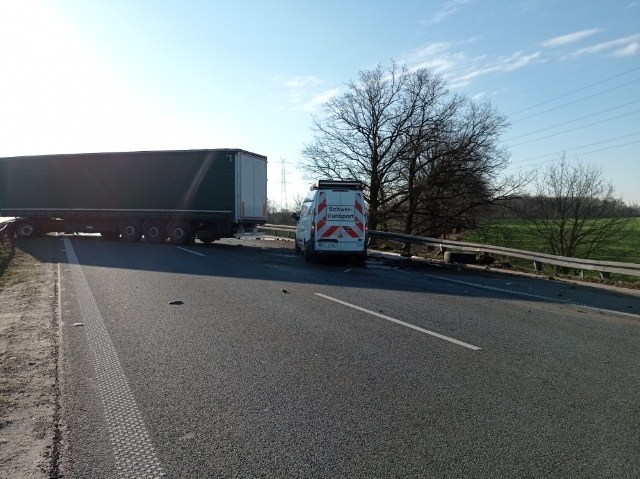 Ciężarówka "złożyła się" na A4 /Gorąca Linia /
