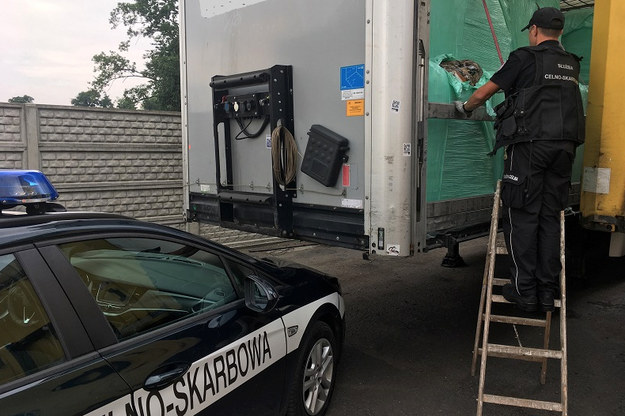 Ciężarówkę zatrzymał do kontroli patrol z opolskiego Urzędu Celno-Skarbowego. /Izba Administracji Skarbowej w Opolu /