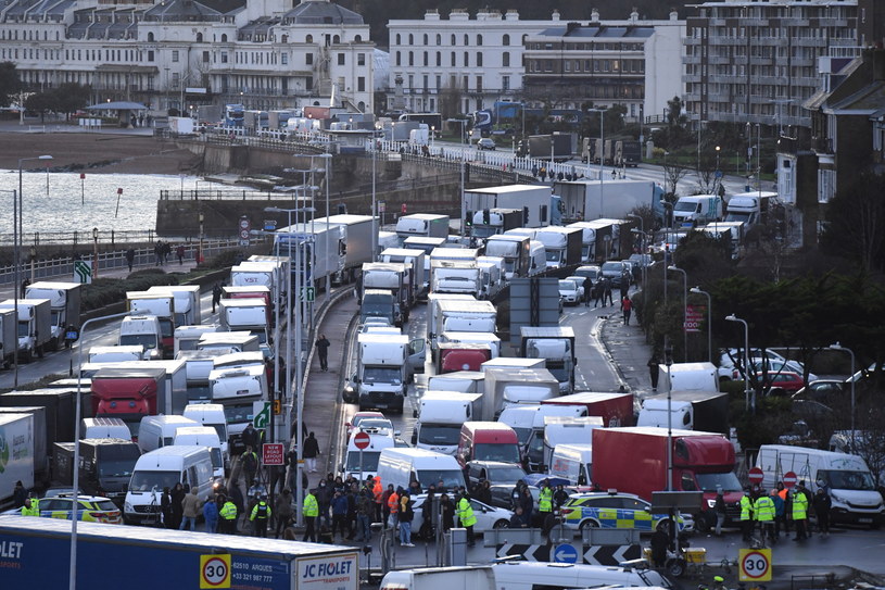 Ciężarówki w Dover /	FACUNDO ARRIZABALAGA /PAP/EPA