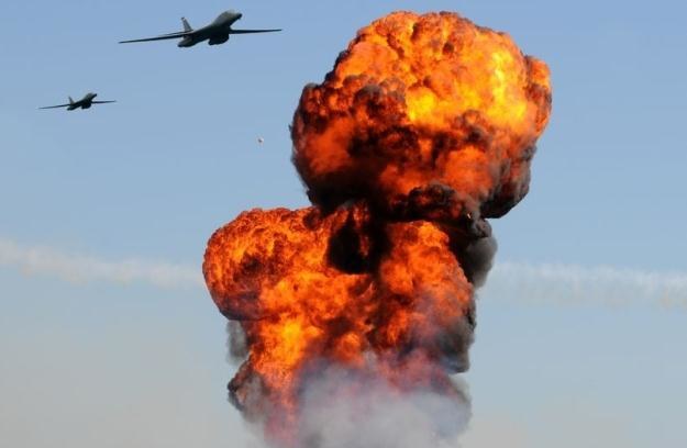 Ciężkie bombowce atakują cele naziemne - czy Amerykanie przygotowują się do ataku? /123RF/PICSEL